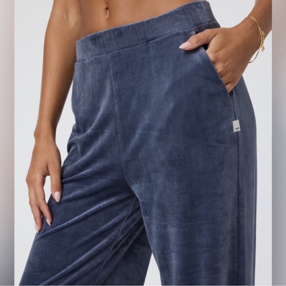 Vuori Haven Wideleg Pants in Azure - Picture 4 of 12